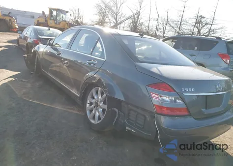 2008 Mercedes-Benz S 550 4Matic z USA, uszkodzony, nr VIN WDDNG86X38A210642